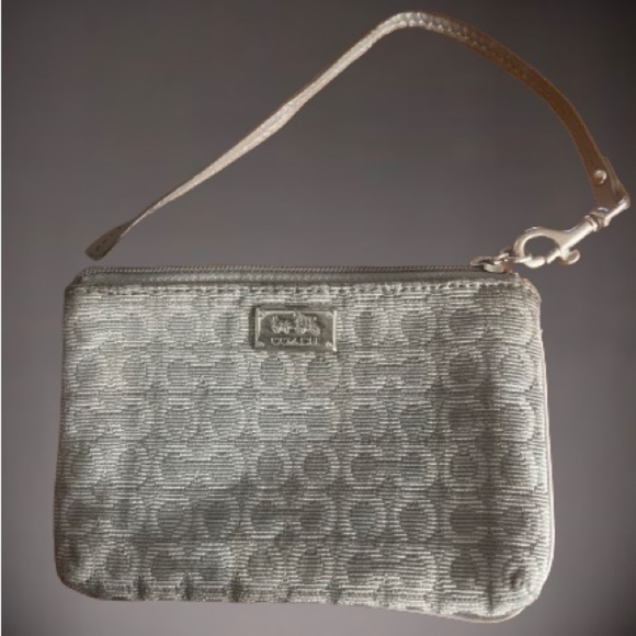 COACH  MADISON JACQUARD/NEEDLEPOINT OP ART SMALL WRISTLET - Picture 1 of 5